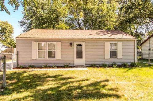118 Florida Ave, Beverly Manor, IL 61571-1811