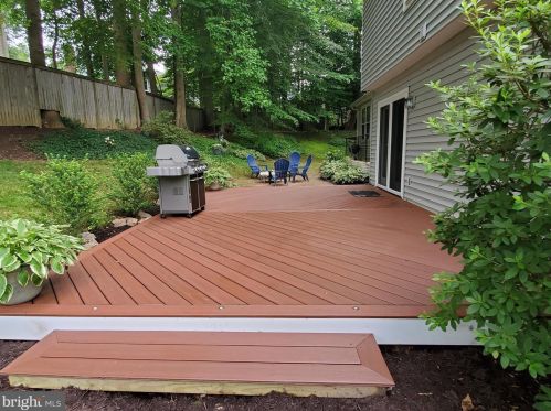 9305 Janphil Ln, Springfield VA  22153-3911 exterior