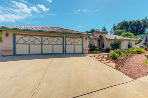 816 Birch Ave, Escondido, CA 92027-3901