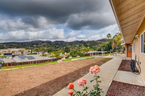 2106 Valley View Blvd, El Cajon, CA 92019-2061