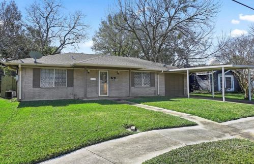 124 5th St, Deer Park, TX 77536-2718