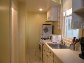2803 Bush St, San Francisco CA  94115-2904 exterior