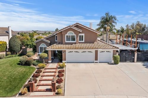 942 High Peak Dr, Riverside, CA 92506-6153