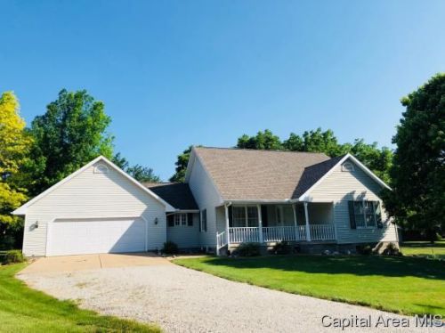3 Maple Grove Dr, Petersburg, IL 62675-9623