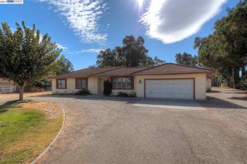 16050 Tsirelas Dr, Tracy, CA 95304-9759