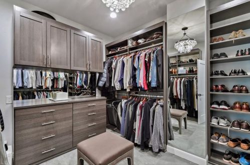 800 Lake Summit Dr, Atlanta GA  30342-1975 exterior