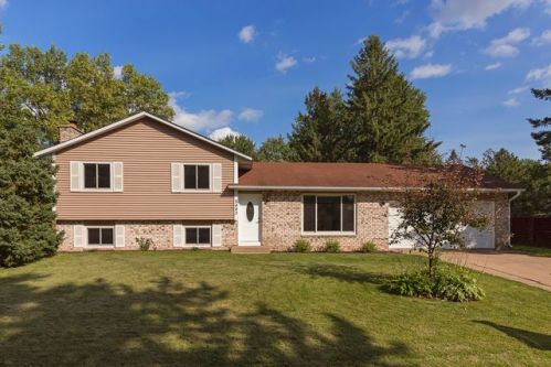 2443 Driftwood Ln, Stillwater, MN 55082-5366