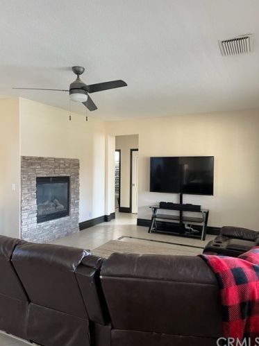 515 Parkridge Dr, Sharon, CA 93610-2049