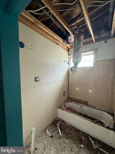 129 63rd St, Philadelphia PA 19142-2303 exterior