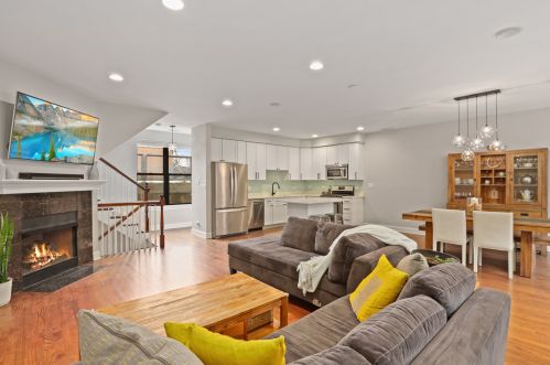 1750 Campbell Ave, Chicago, IL 60647-5206