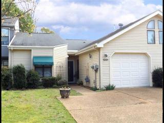 1221 Village Green Dr, Hixson, TN 37343-5729