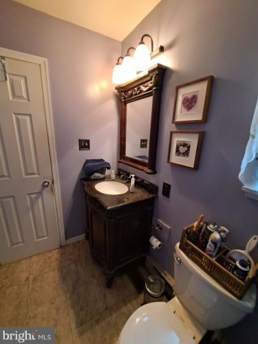 100 Chestnut Ave, Camden NJ  08107-2207 exterior