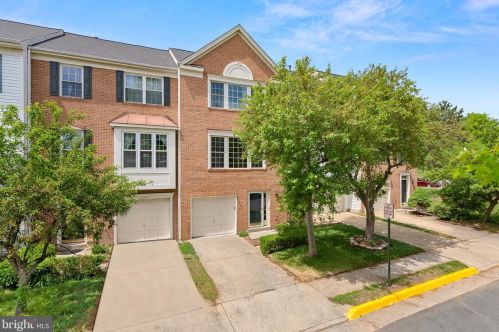 2488 Clover Field Cir, Herndon, VA 20171-4325