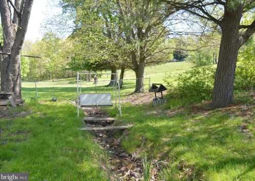 48 Calvin Unger Ln, Berkeley Springs WV 25411-5181 exterior