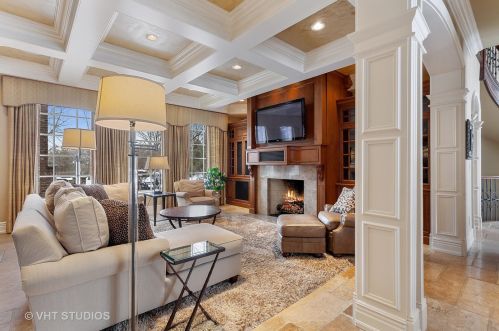 6403 Garfield Ave, Willowbrook IL  60527-5237 exterior