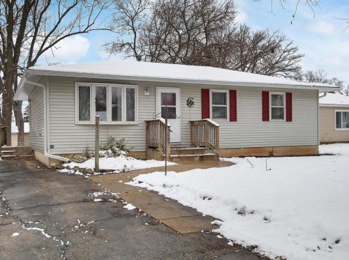 9008 Sunset Dr, Bull Valley, IL 60097-8812