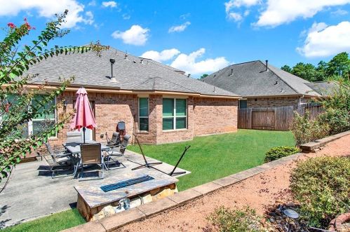 2710 Lisbon Meadows Dr, Conroe TX  77304-4564 exterior