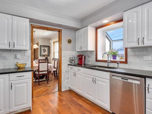 8170 Davis St, Niles IL 60714-1506 exterior