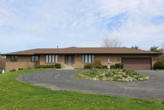 1022 Barberry Ln, Belvidere, IL 61008-8126