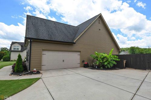 541 Lake Vista Dr, Jefferson, GA 30549-4605