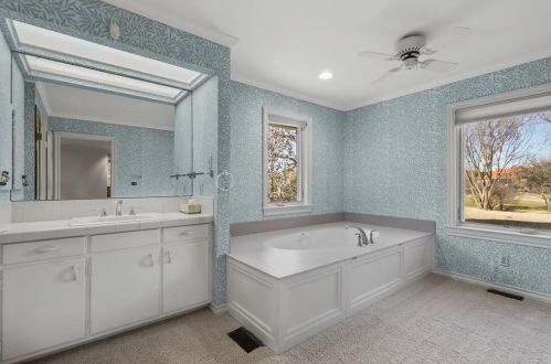 3819 Cabeza De Vaca Cir, Irving TX  75062-3841 exterior