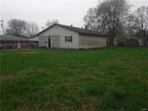 708 Dugger St, Fort Russell, IL 62010-1315