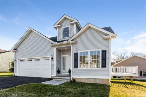 100 Silver Island Way, Kensington, CT 06037-4094