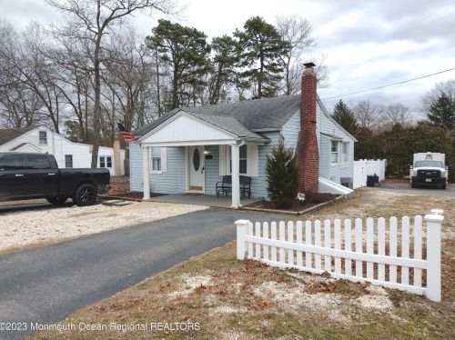 1741 Parkside Dr, Lacey, NJ 08731-3202