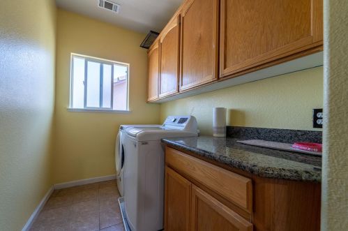 1061 Vermont Ave, Turlock CA  95380-5341 exterior