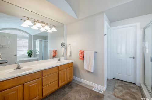 1238 Bateman Pt Dr, Taylorsville UT 84084-2590 exterior