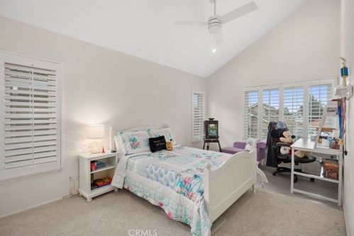 10 Vispera, Irvine CA  92620-2127 exterior