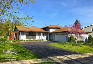 8309 Mending Wall Dr, Downers Grove, IL 60517-4521