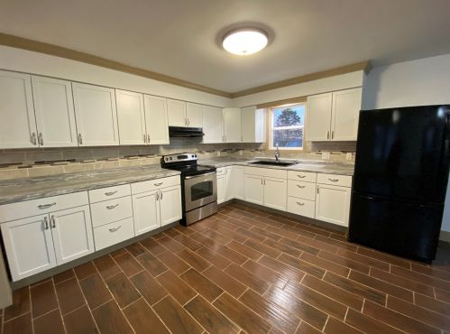 310 Papineau St, Saint Anne, IL 60964-7045