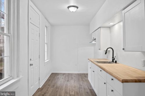 551 Howard Ave, Lancaster PA  17602-4421 exterior