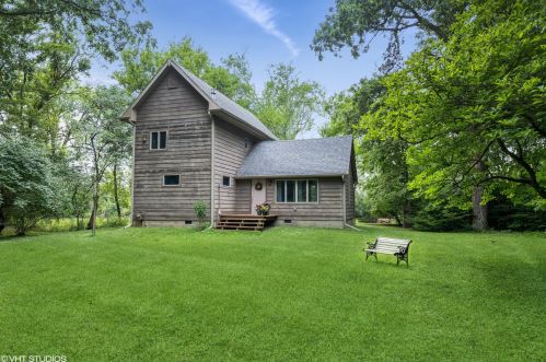 7707 River Dr, Spring Grove, IL 60081-9303