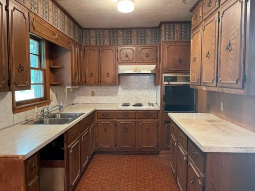 1371 Spring Valley Ln, Stone Mountain, GA 30087-3151