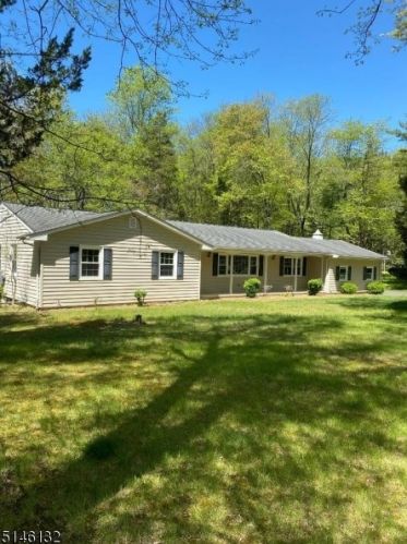 6 Pinewood Ct, Flemington, NJ 08822-4909