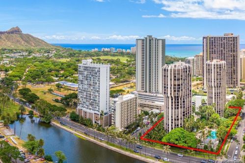 300 Wai Nani Way, Honolulu HI  96815-3961 exterior