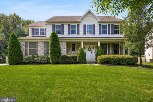 544 Hartford Rd, Mount Laurel, NJ 08054-9512