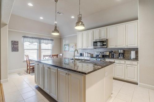 405 Sterling Dr, Fort Worth TX  76126-2461 exterior