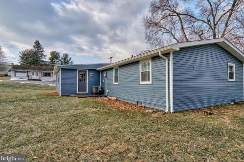 605 Spring Garden St, Carlisle PA  17013-9264 exterior