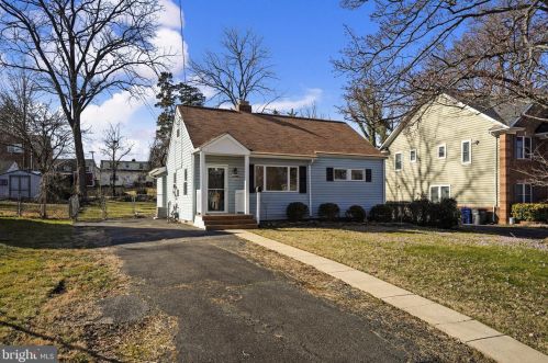 3132 Dashiell Rd, Falls Church, VA 22042-4239