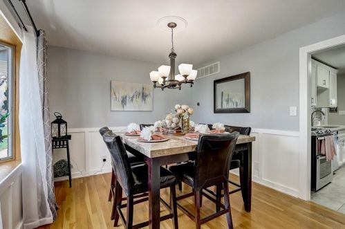 413 Indianwood Dr, Carol Stream IL  60188-1561 exterior