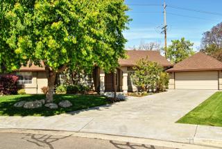 5810 Harter Ct, Visalia, CA 93277-8628