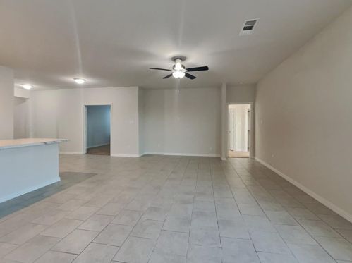 332 Marble Creek Dr, Fort Worth TX  76131 exterior