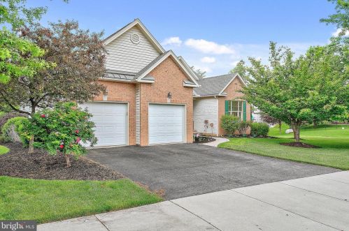 1240 Winding Oak Dr, York, PA 17403-9596