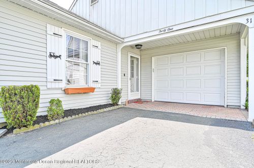 31 Buckingham Dr, Lakehurst, NJ 08759-6720