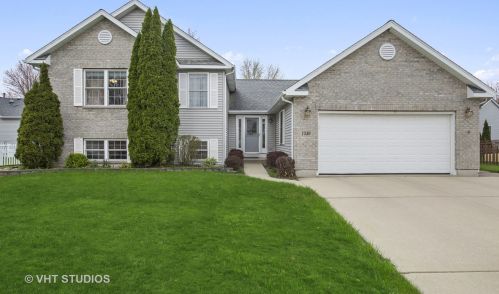 1530 Portage Ln, Bull Valley, IL 60098-6308