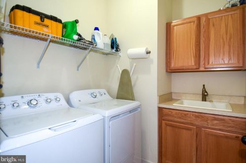 16534 Louisville Pl, Woodbridge VA  22191-4452 exterior