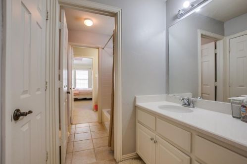 2620 Creekway Dr, Carrollton TX 75010-4228 exterior